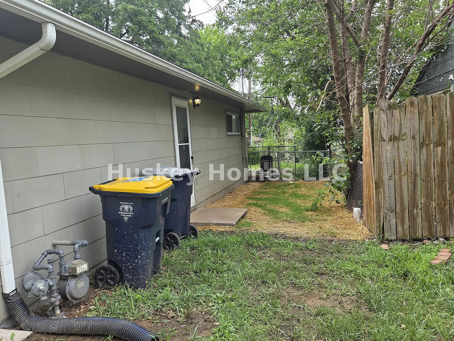 Spacious 4BD/2BA Ranch | Fenced Yard | HAKC Welcome | 64134 — Photo 4