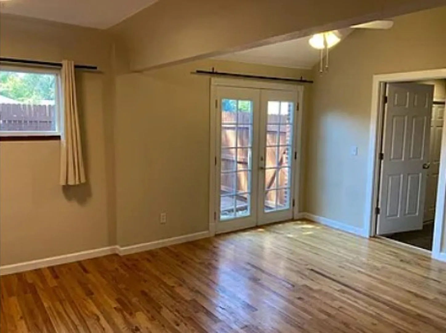 1409 N Jasmine St. 2 bd 1 ba 705 sq ft $1895 — Photo 4