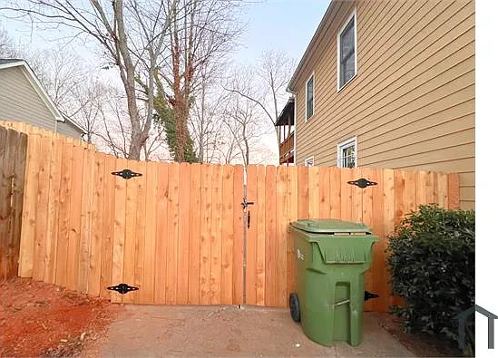 3 bed, 2000 sqft, $1,900 — Photo 3
