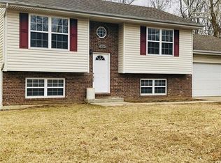 300 Fairway Dr, Moro, IL