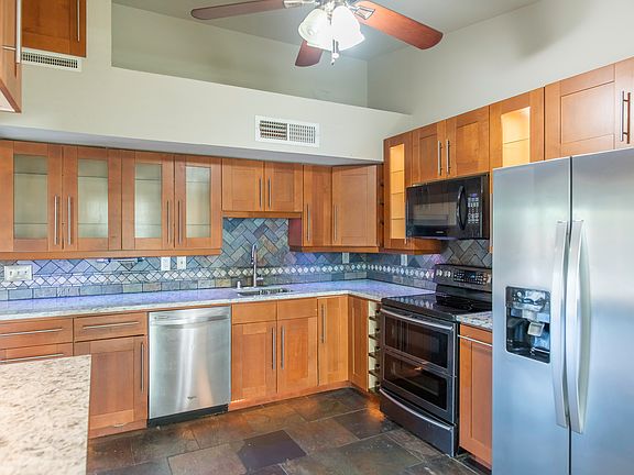 kitchen - includes refrigerator & dishwasher