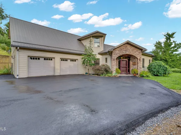 142 Charlie Harrell Ln, Hampton, TN 37658