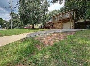 939 Clover Ln, Lawrenceville, GA 30044