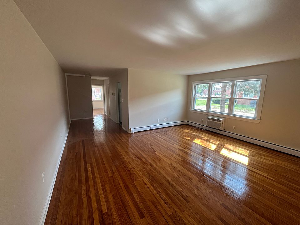Living/Dining Room-Classic