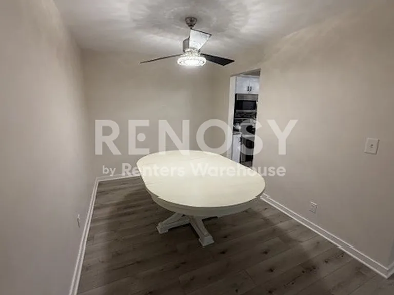 5607 Green Circle Dr #200 — Photo 5