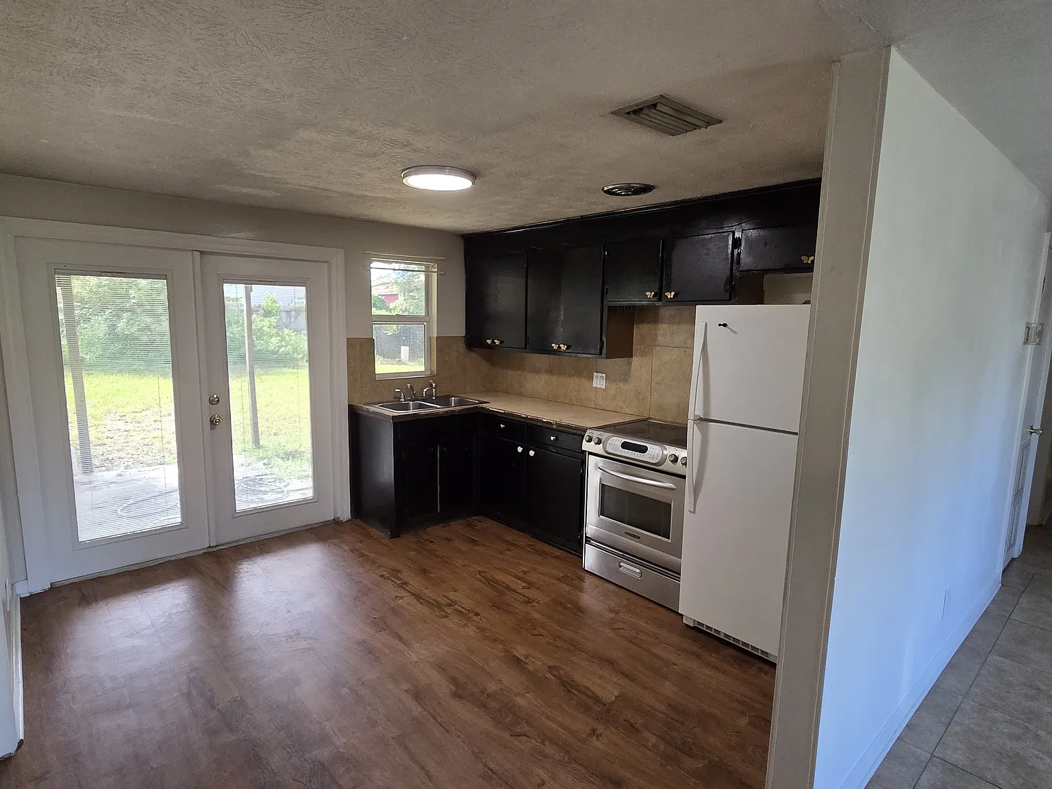 4 bed, 1032 sqft, $1,500 — Photo 4