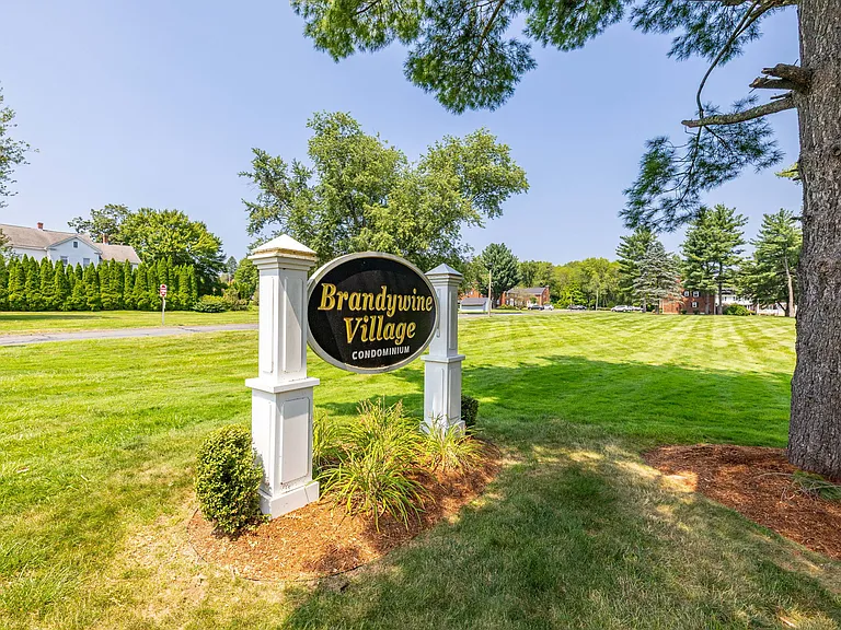 26 Brandywine Ln — Photo 2