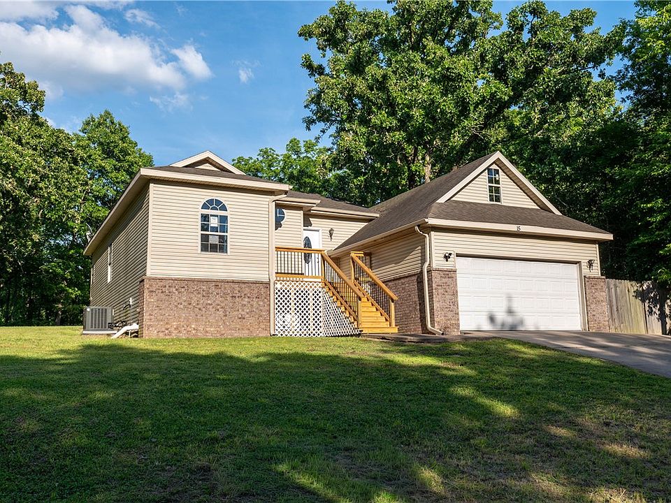 1st image of 15 Coalburn Cir