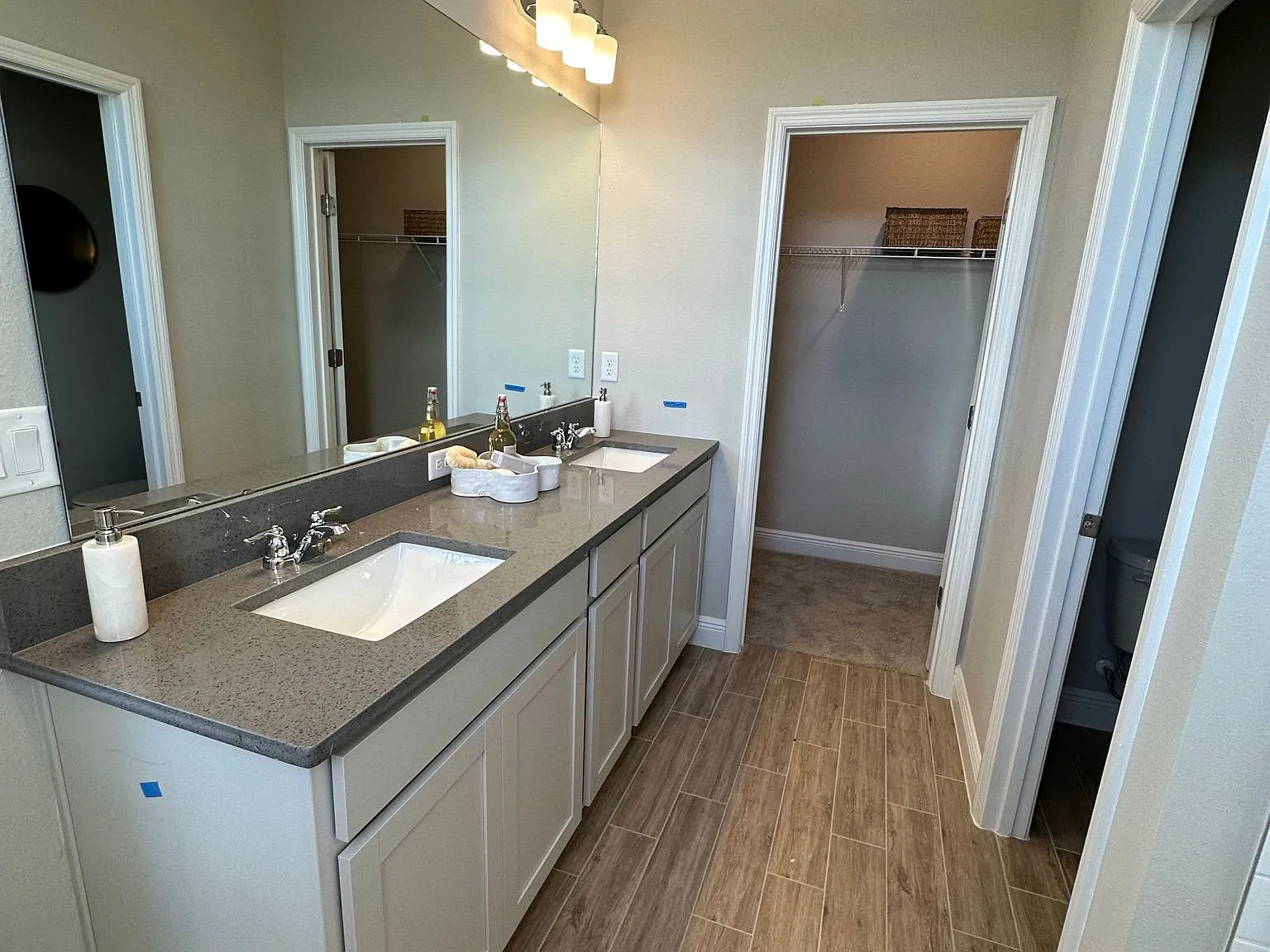 6493 Cyrils Dr — Photo 2