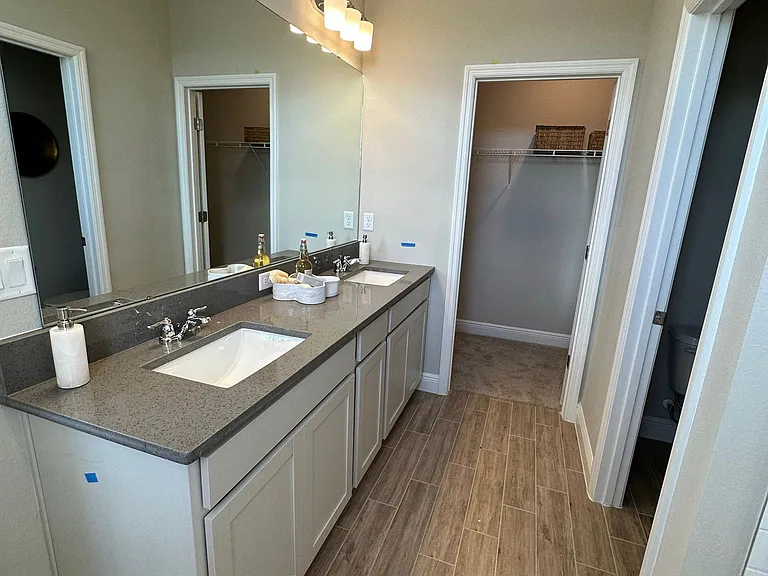 6493 Cyrils Dr — Photo 3