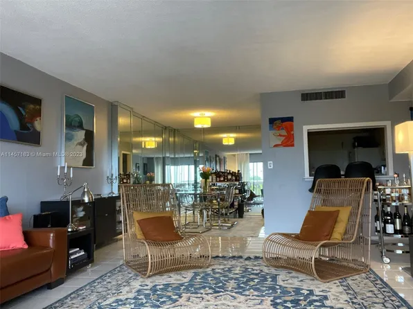 800 NE 195th St APT 513, Miami, FL 33179