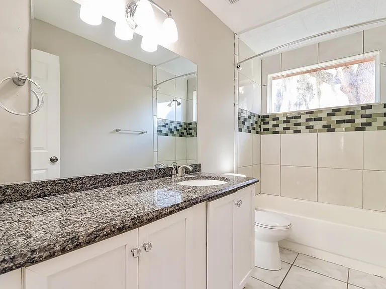 8012 Cameron Cay Ct — Photo 15