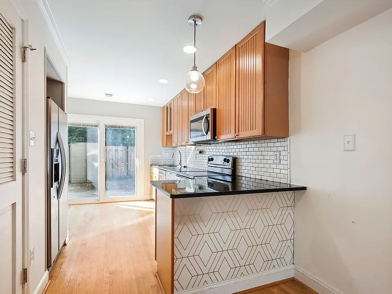 1533 A St NE — Photo 5