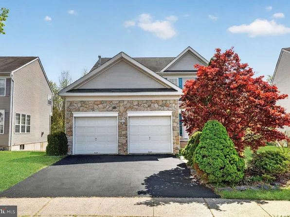 8 Fountayne Ln, Lawrence Township, NJ 08648