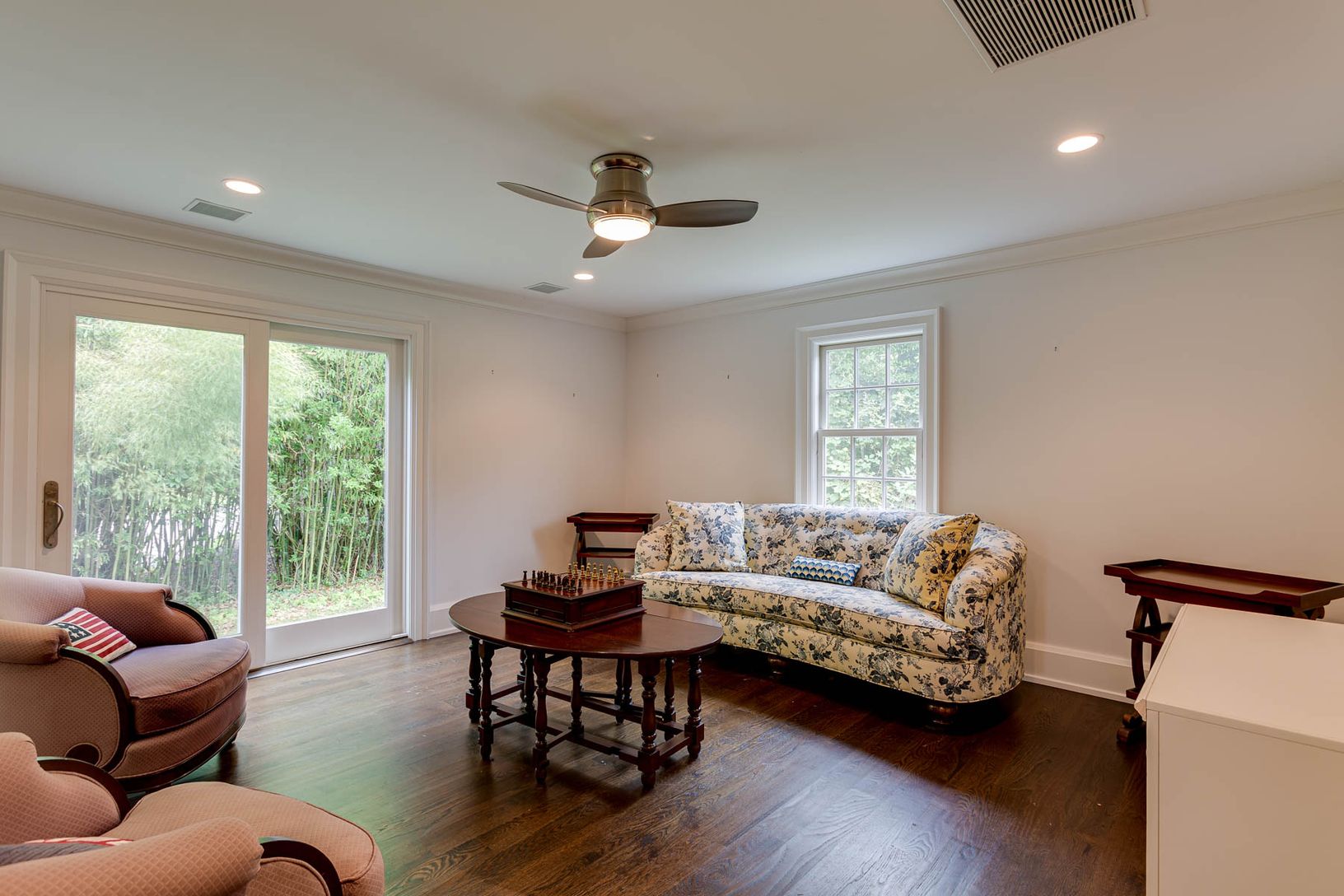  2 Bedroom Guest House - Living Room
