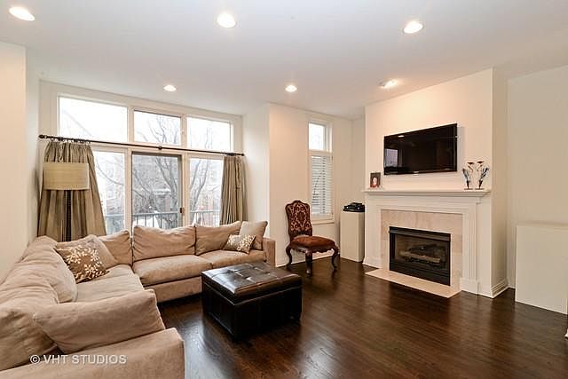1st image of 2757 N Greenview Ave