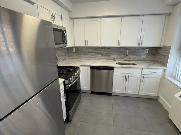 6123 172nd St #2A, Fresh Meadows, NY 11365