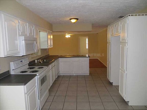 5th image of 10215 Bridlewood Ave