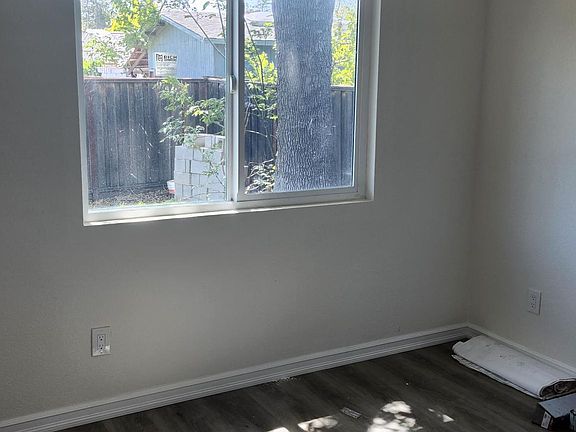 4th image of 677 Macarthur Ave #A