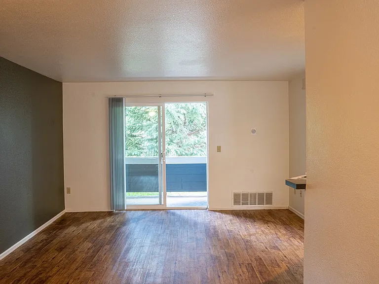 Blue River Apartments — Photo 12