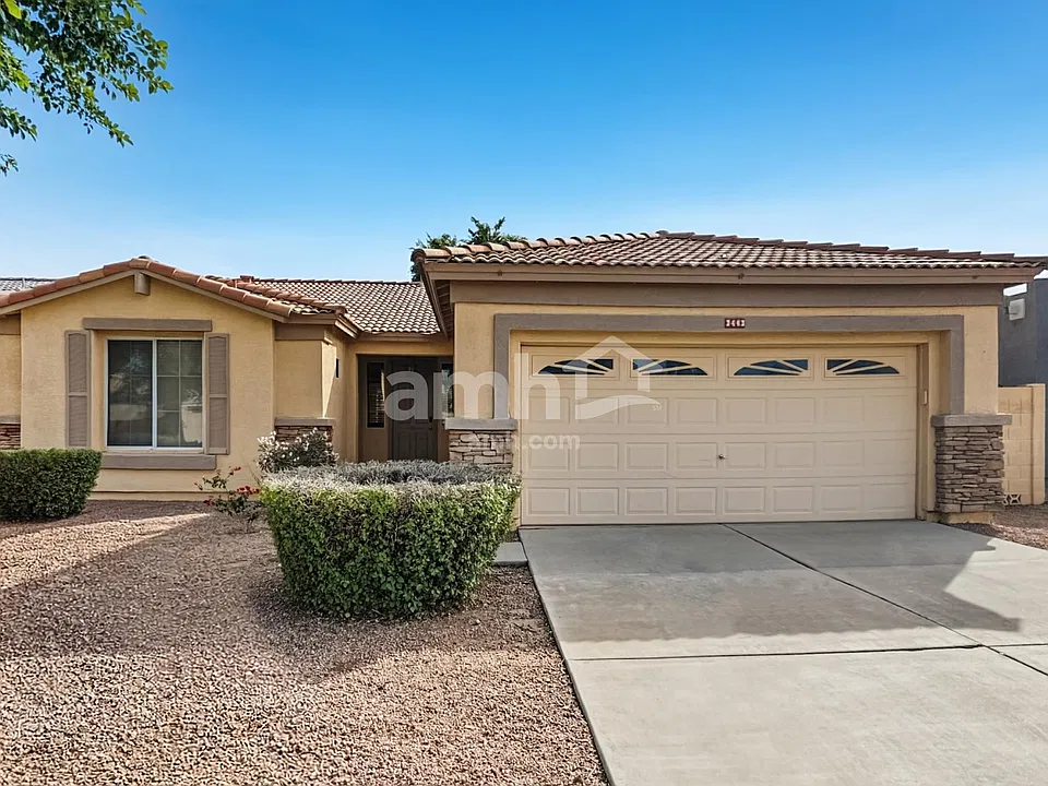 3443 E Santa Fe Ln