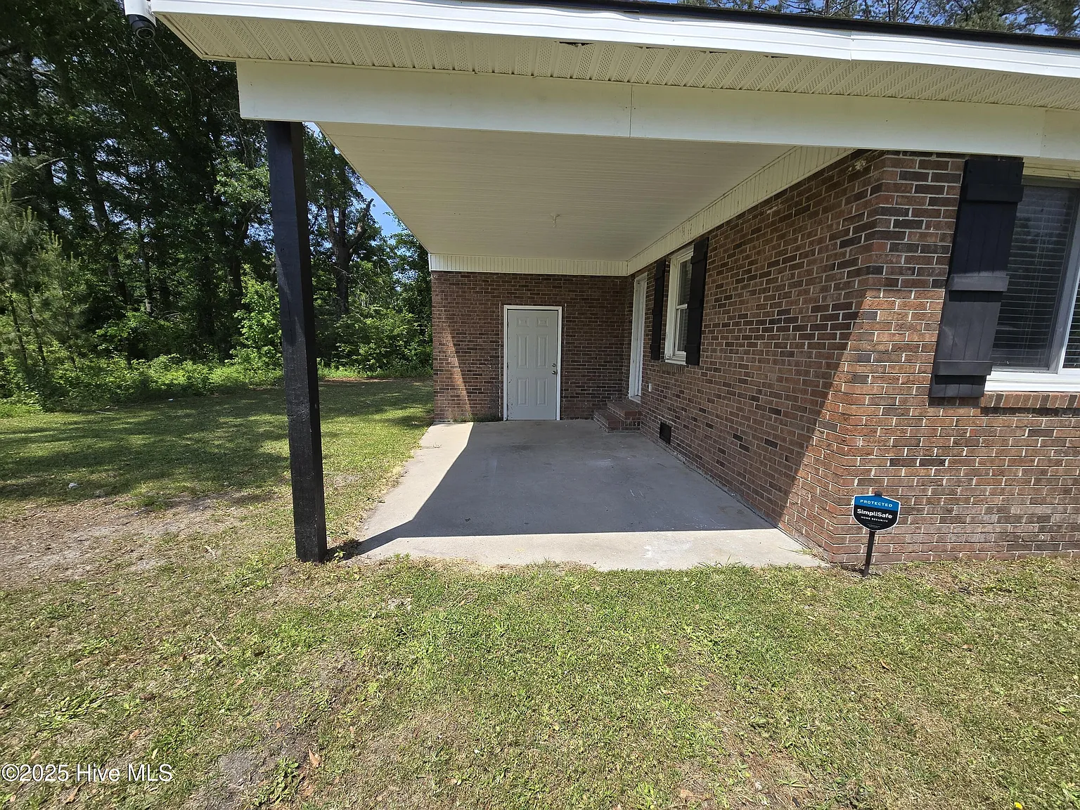 3 bed, 1.0 bath, 1075 sqft, $1,500 — Photo 2