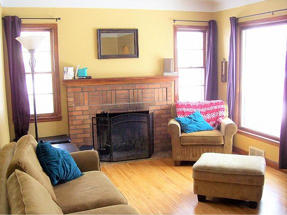 2nd image of 1645 Grotto St N