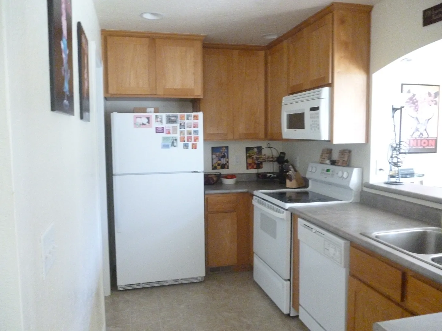 2 Bedroom and 2.5 Bathroom Townhouse in Central Point — Photo 3