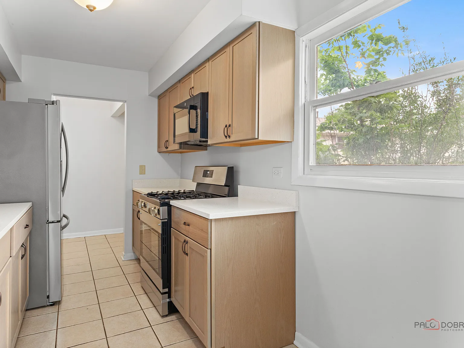 4 bed, 2.0 bath, 1921 sqft, $2,700 — Photo 4