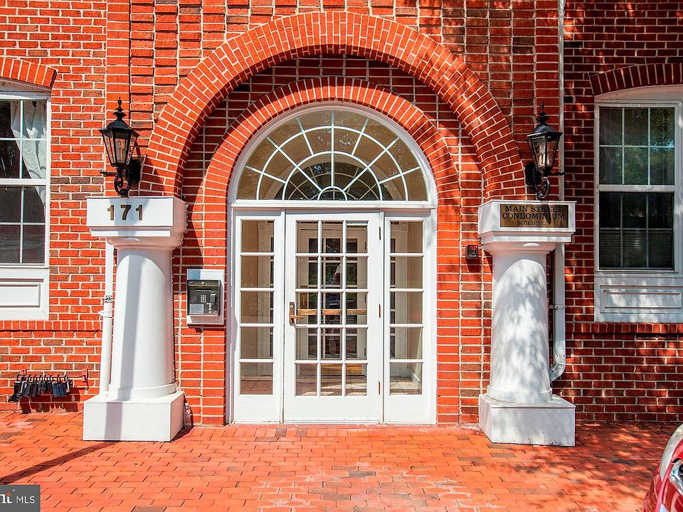 1st image of 171 Somervelle St APT 104