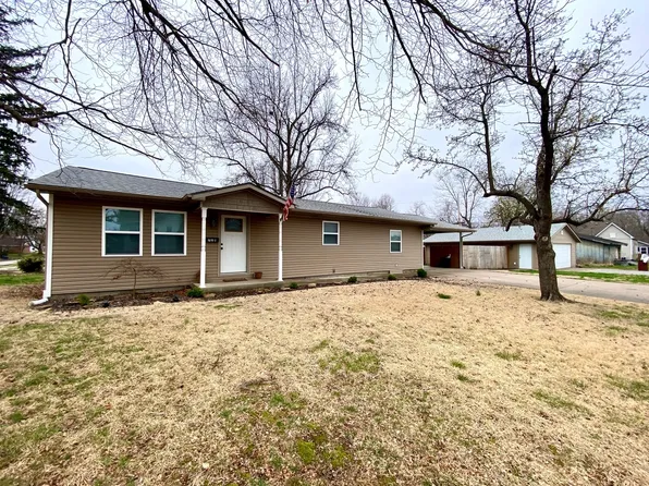 721 N 17th St, Herrin, IL 62948