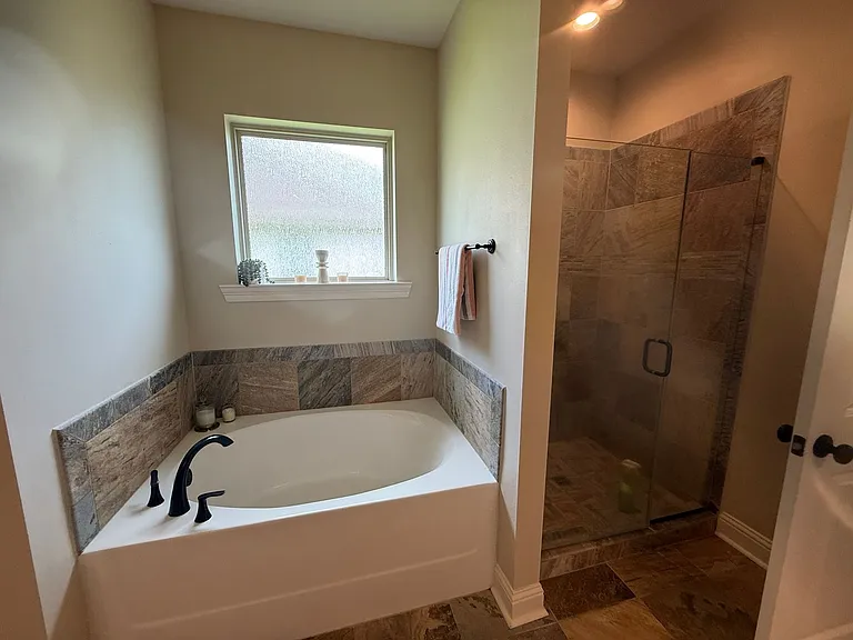 908 Lakehaven Dr — Photo 11