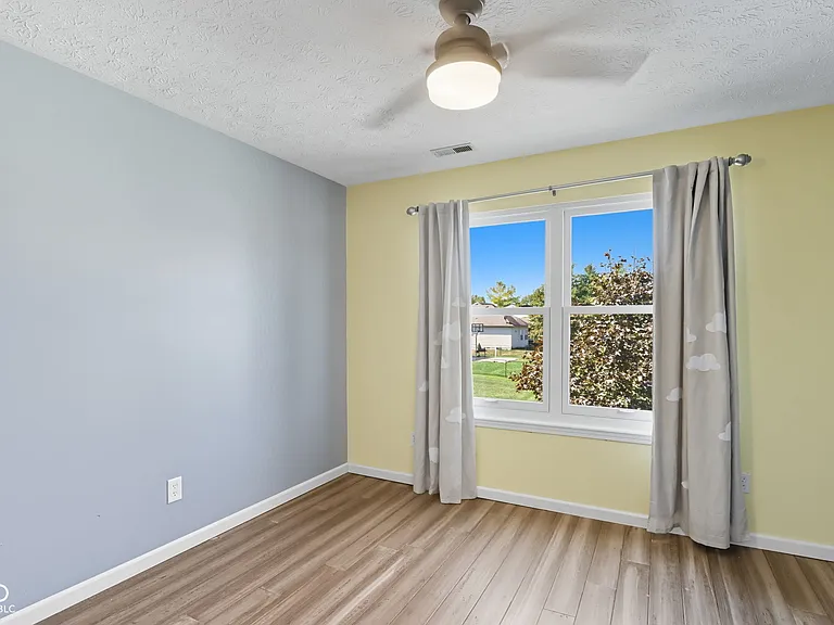 7975 Meadow Bend Cir — Photo 33