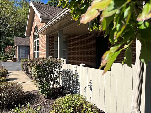 3rd image of 1465 Greenbriar Ct