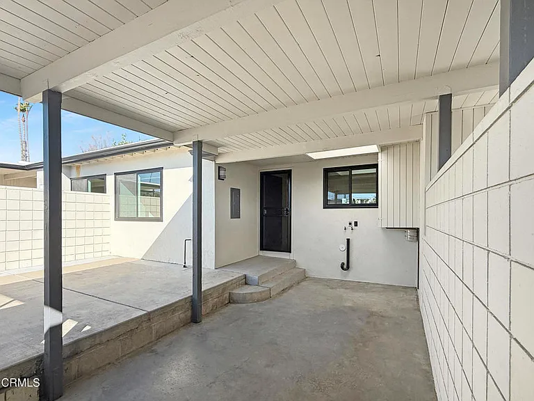 61 Redwood Ave — Photo 37
