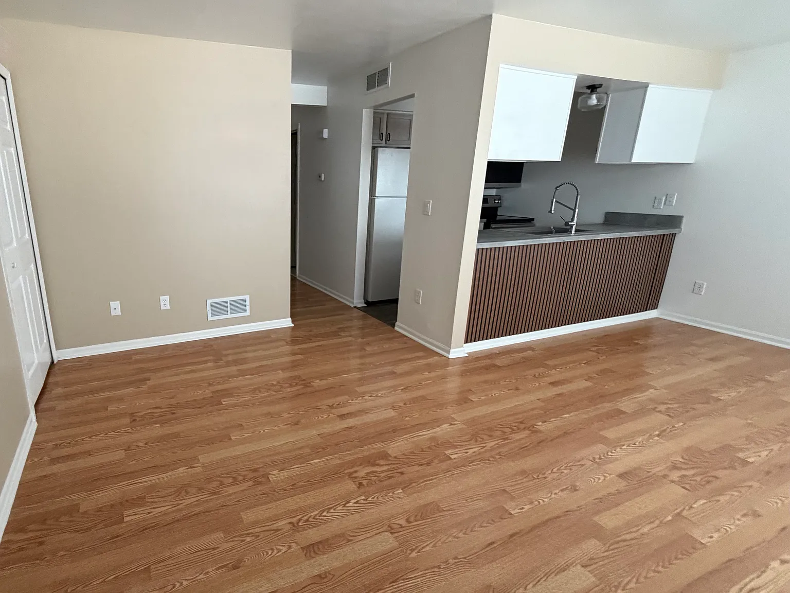 Ashford Ln, Clinton Township — Photo 2