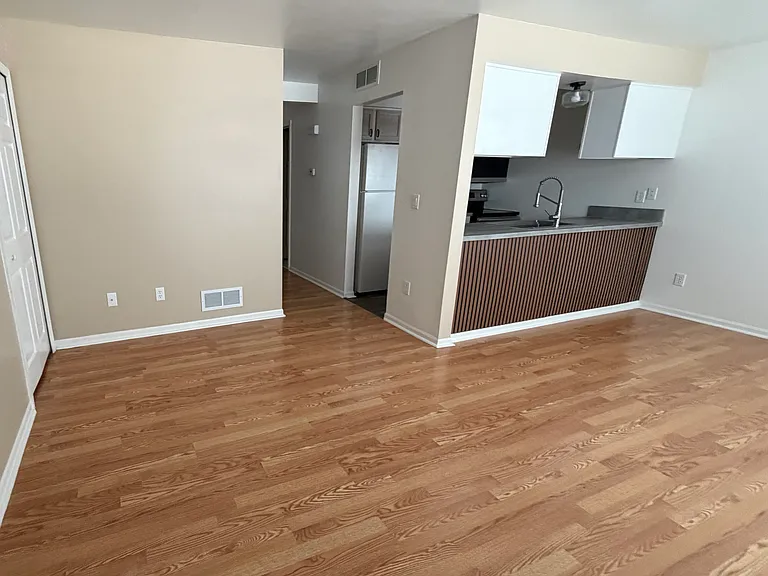24160 Ashford Ln #25 — Photo 2