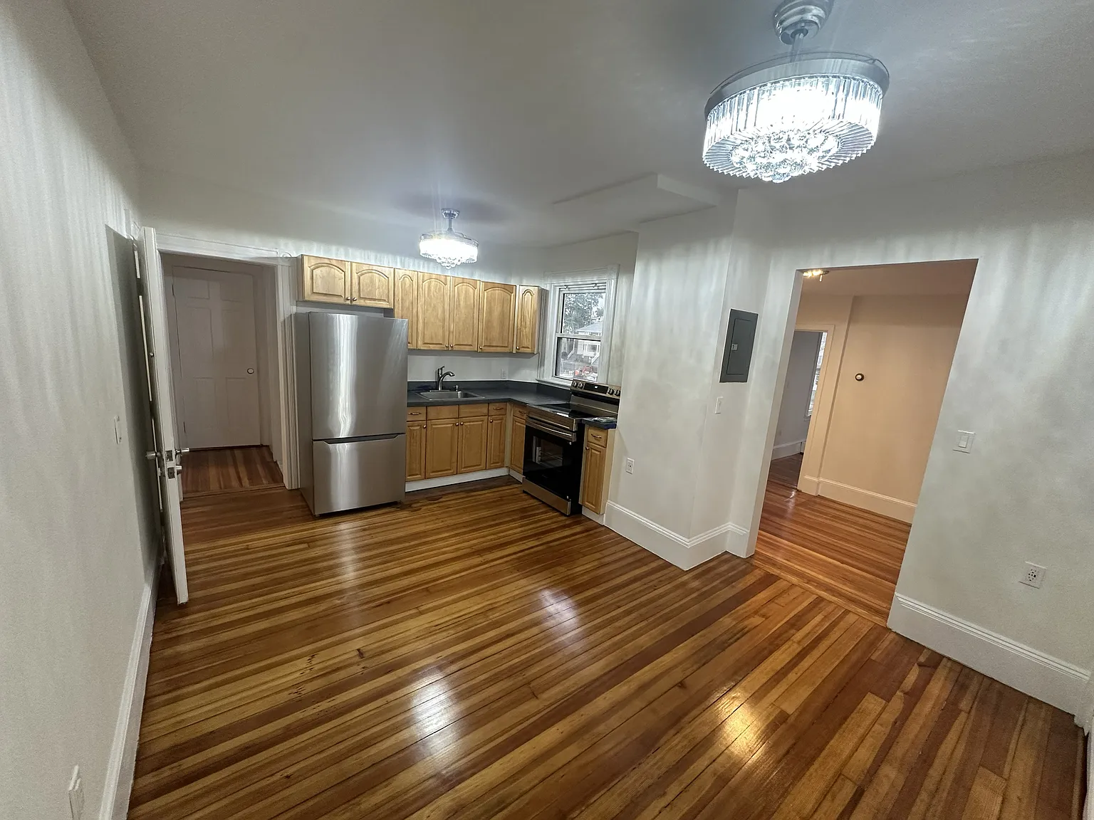 2 bed, 810 sqft, $2,500 — Photo 3