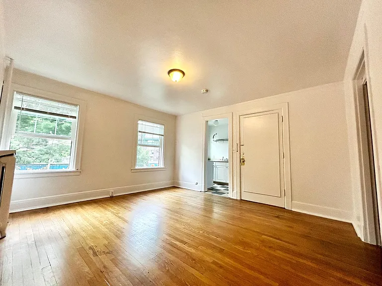 1522 E Olive Way — Photo 16