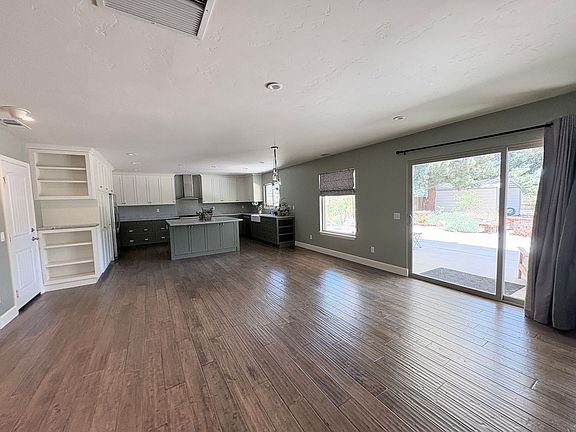3rd image of 316 Altair Cir