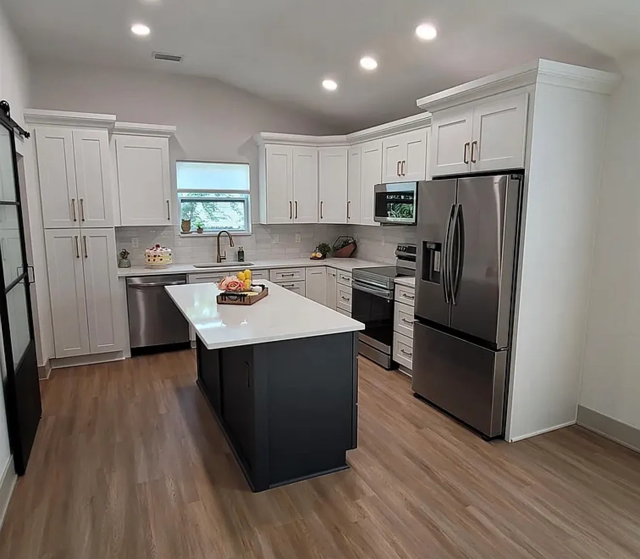 2 bed, 976 sqft, $1,850 — Photo 2