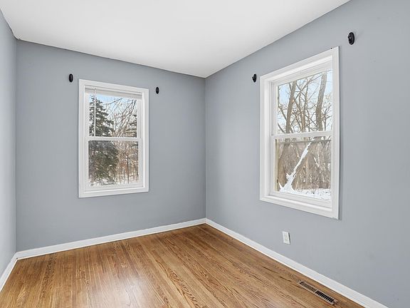 4th image of 58 Wheelock Pkwy E