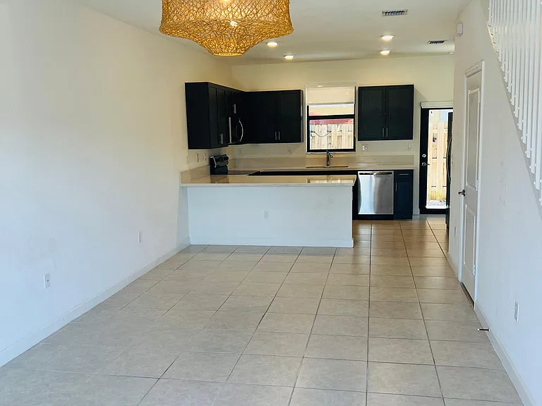 542 SW 19th Ter #542 — Photo 7