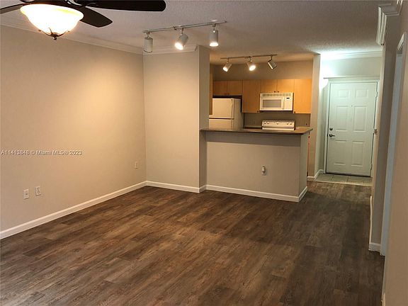 4th image of 1919 Van Buren St APT 215A