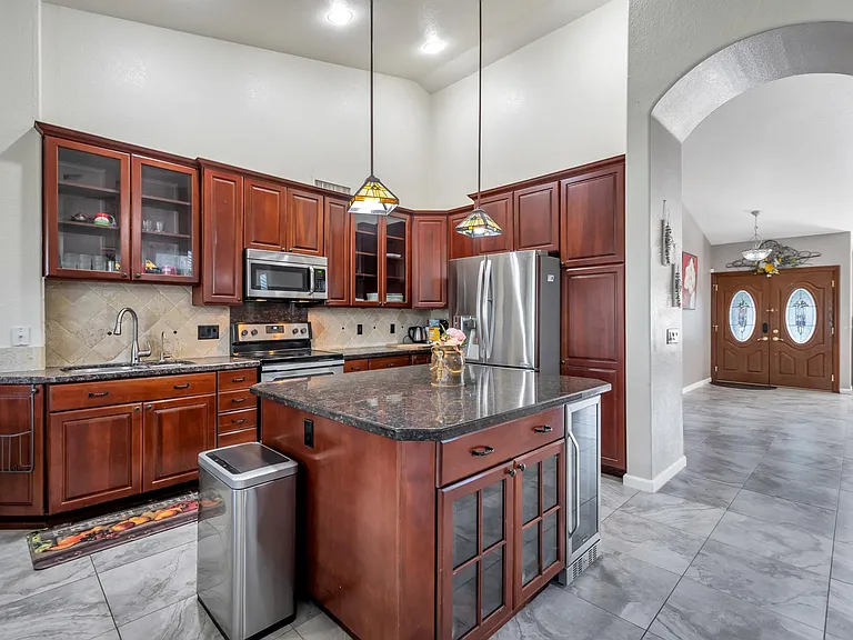 2072 W Harrison St — Photo 2