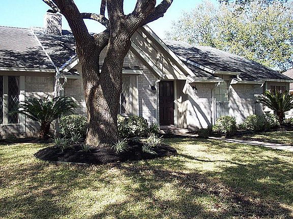 Another view of the front shows the nicely landscaped yard.