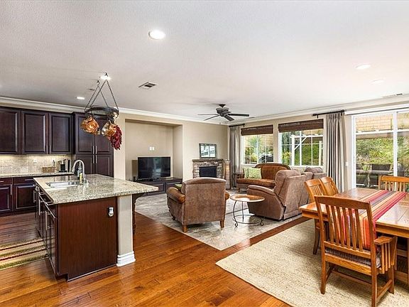 5th image of 32487 Dahl Dr