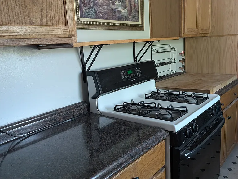 70 Pittsburg Ave — Photo 11