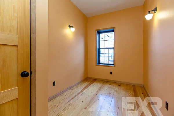 Rented by EXR | media 8