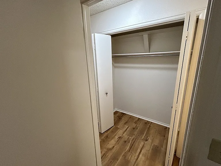 505 W Geneseo St #C — Photo 7
